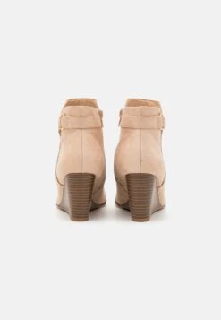 Anna Field Wedge Ankle Boots - Beige 9 Anna Field Wedge Ankle Boots - Beige -Anna Field Shop fed07a038b23490cbf581c794b4f8df2